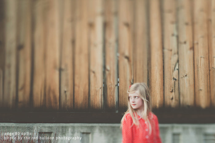 lensbaby.liveposer Pro Edge 80 optic girl photography portrait image Red Balloon